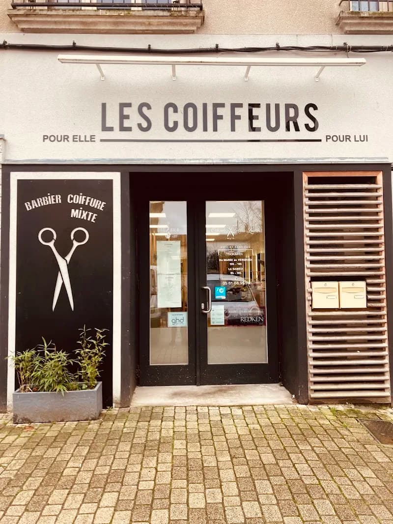 Devanture du salon Les Coiffeurs à Mirepoix